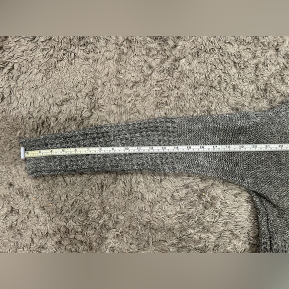 American Eagle grey sweater - Picture 5 of 5